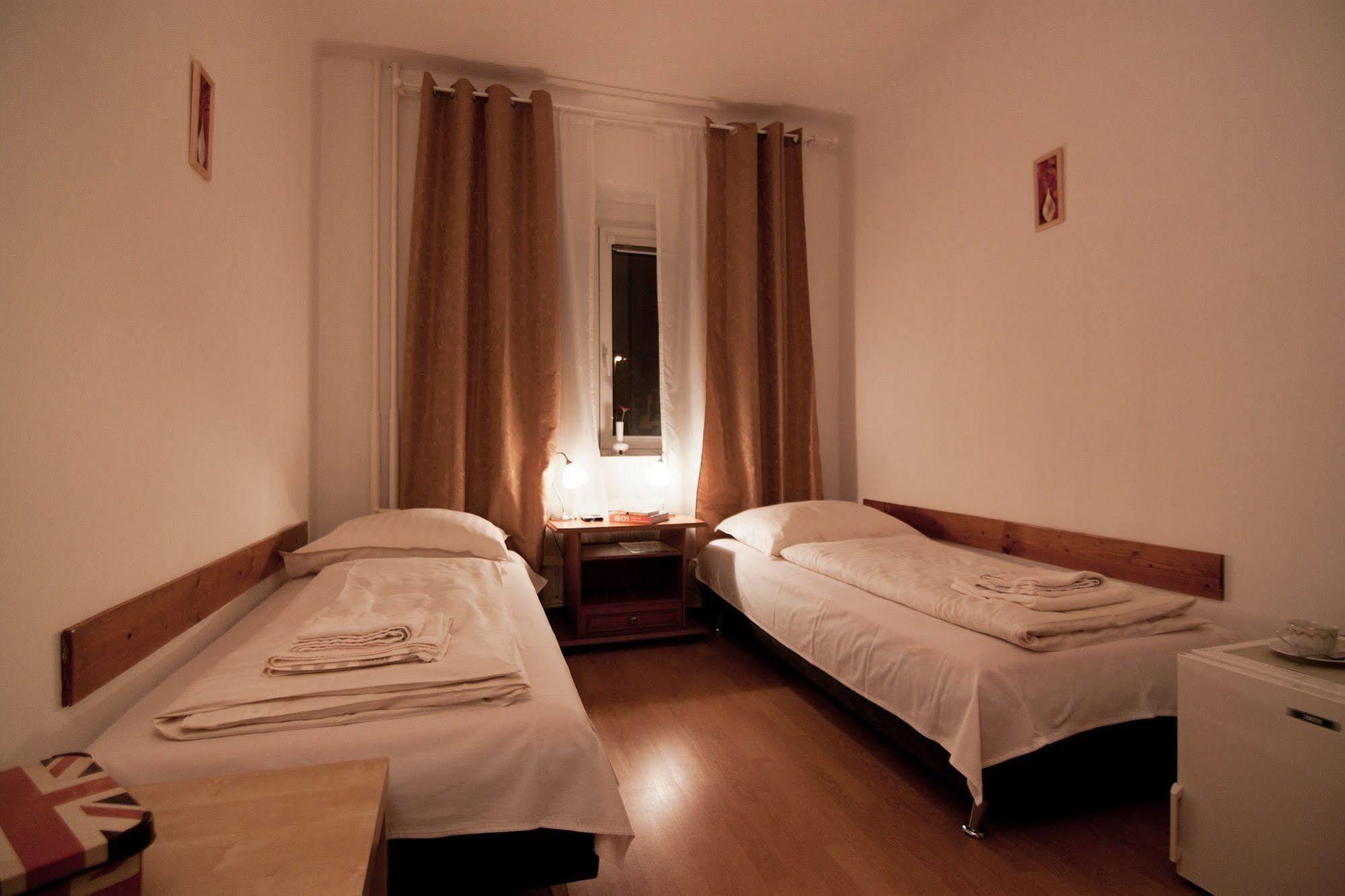 Pension Nika Praag Buitenkant foto