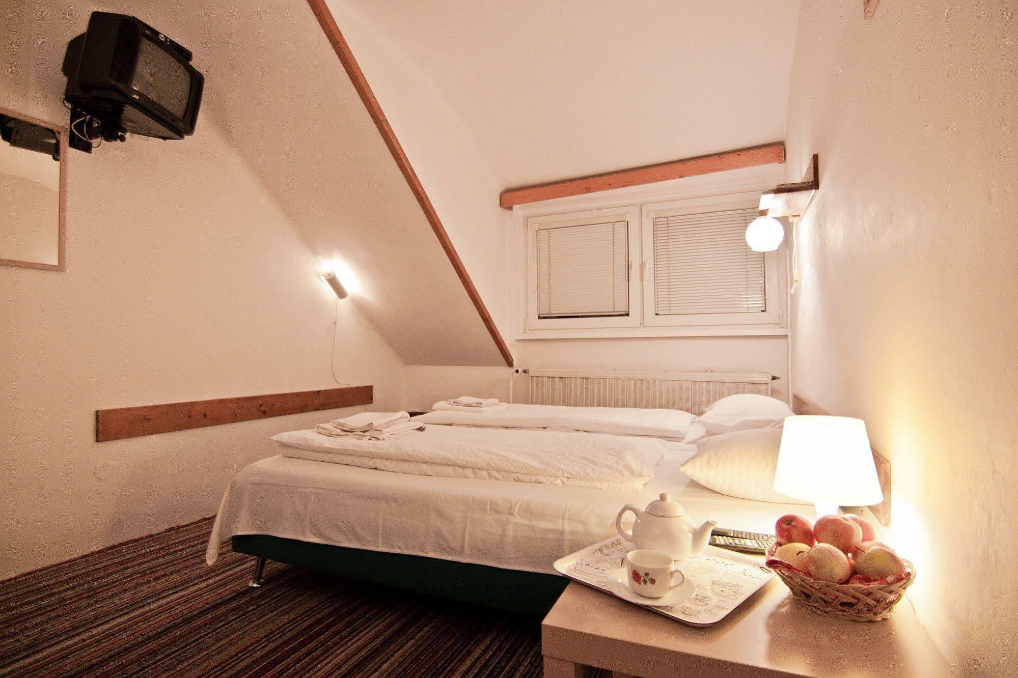 Pension Nika Praag Buitenkant foto