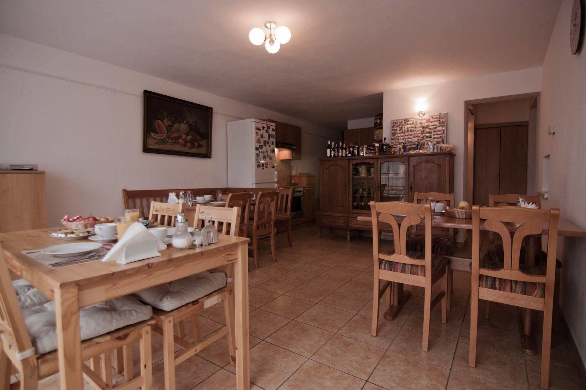 Pension Nika Praag Buitenkant foto
