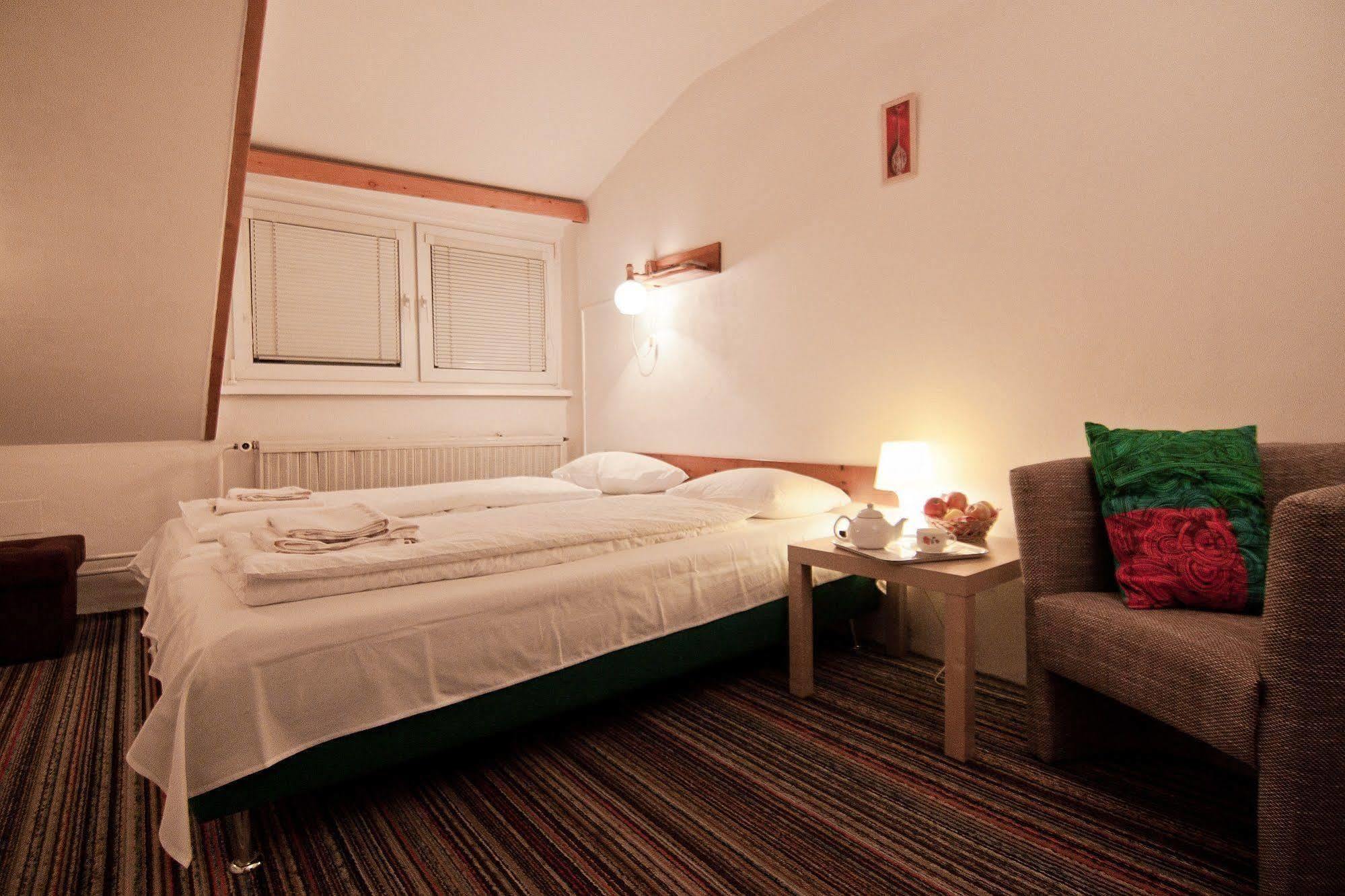 Pension Nika Praag Buitenkant foto