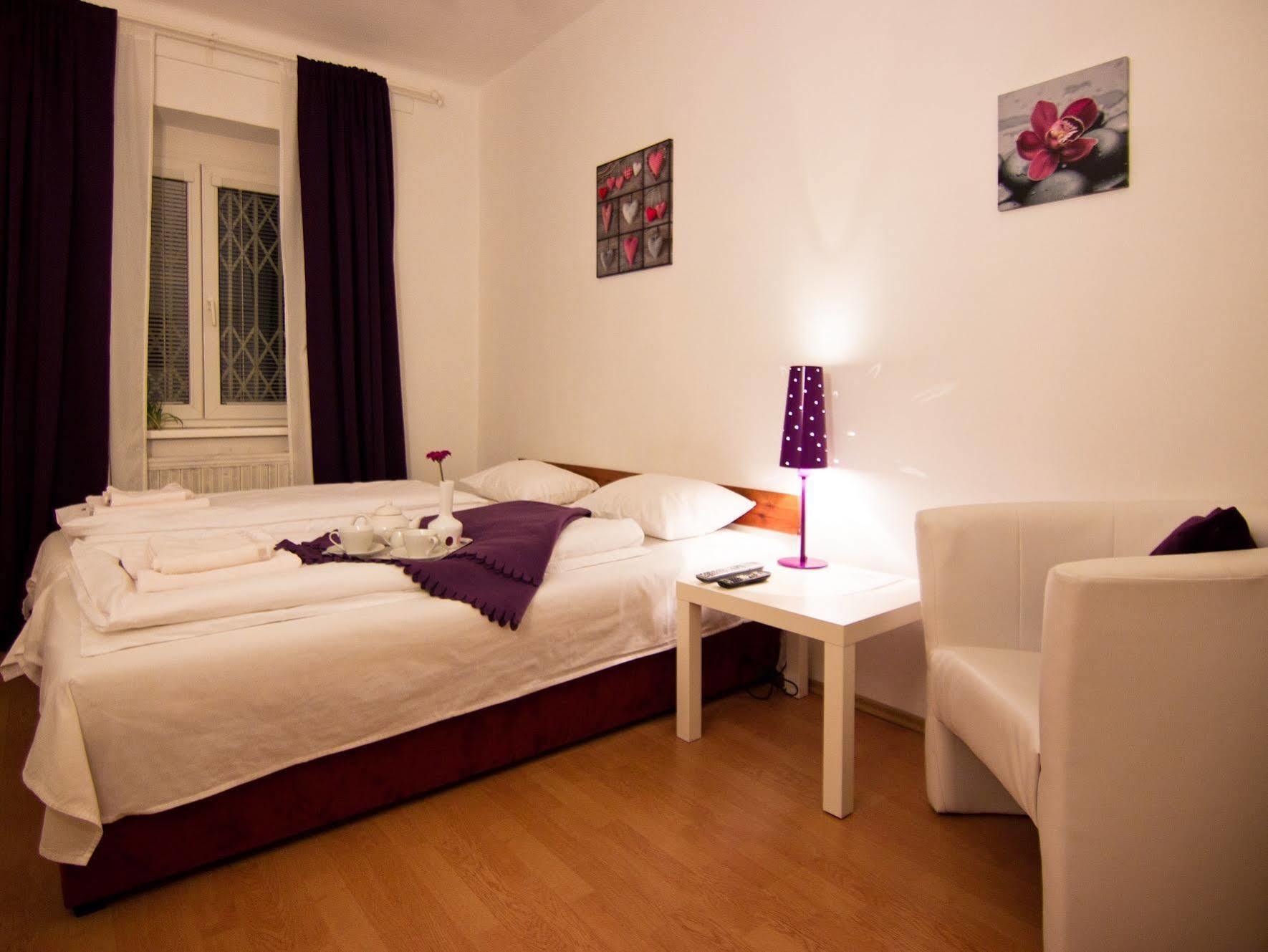 Pension Nika Praag Buitenkant foto