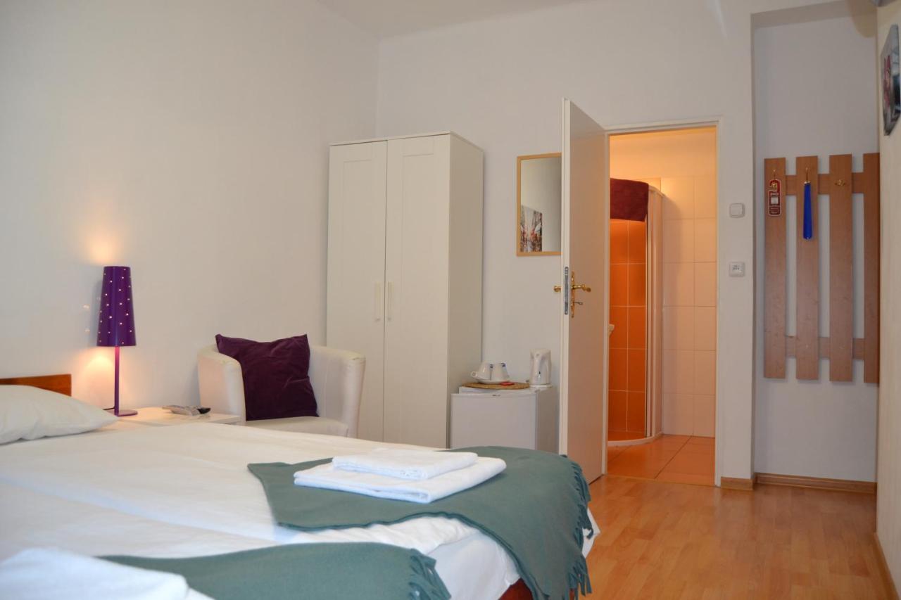 Pension Nika Praag Buitenkant foto